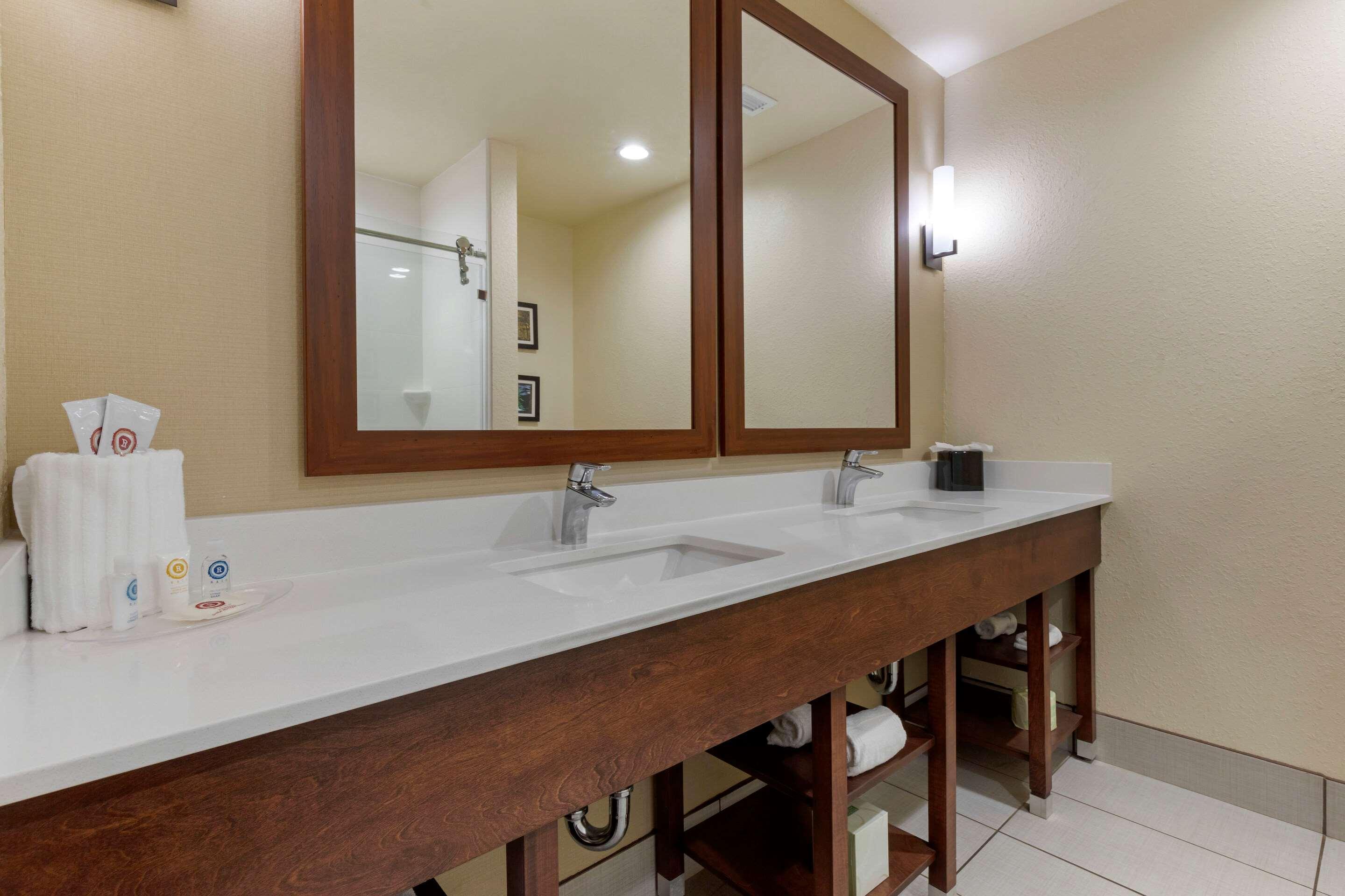 Comfort Suites Greenville South Piedmont Extérieur photo