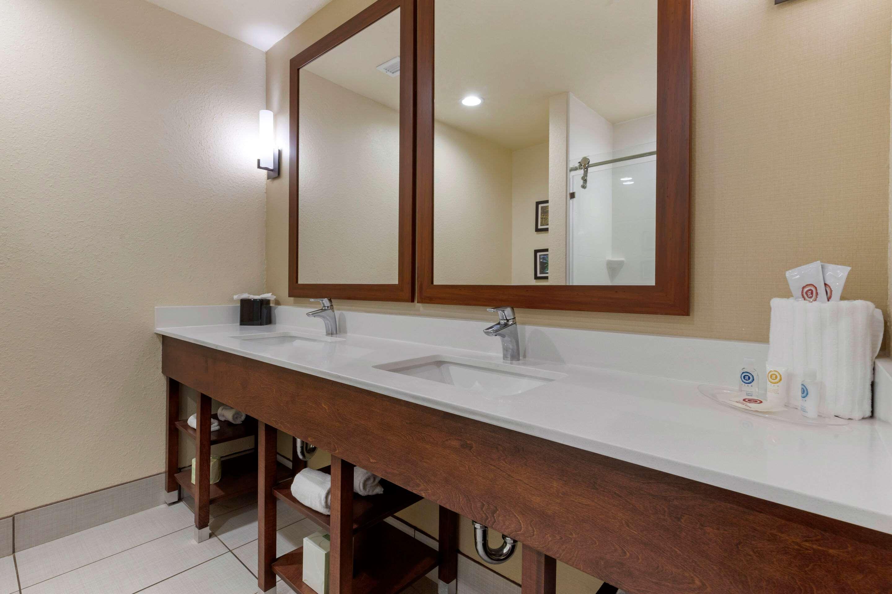 Comfort Suites Greenville South Piedmont Extérieur photo